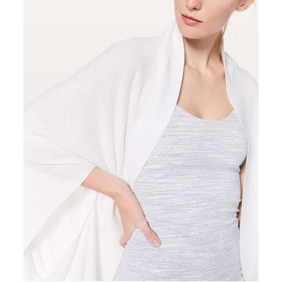 RARE Lululemon Lightweight Soft Warm Cocoon Wrap Long Baggy Cardigan White NWOT - Picture 4 of 8